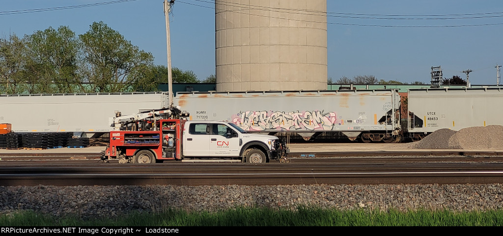 XOMX 717220 CN mow truck